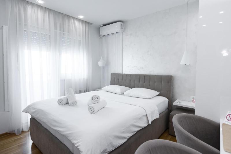 Studio Apartment image 1