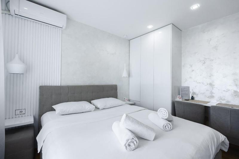 Studio Apartment image 3