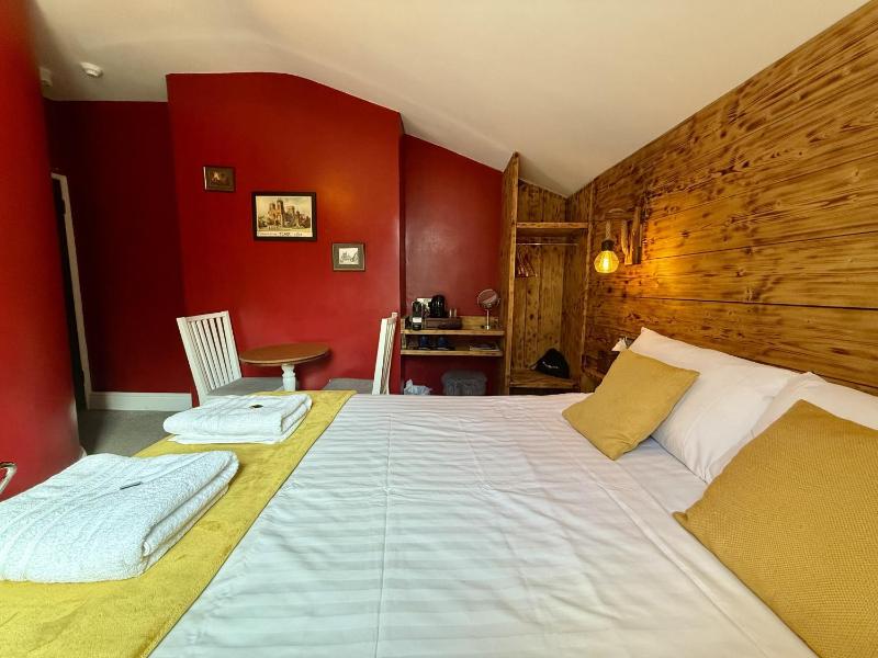 Double Room with Private Bathroom image 4