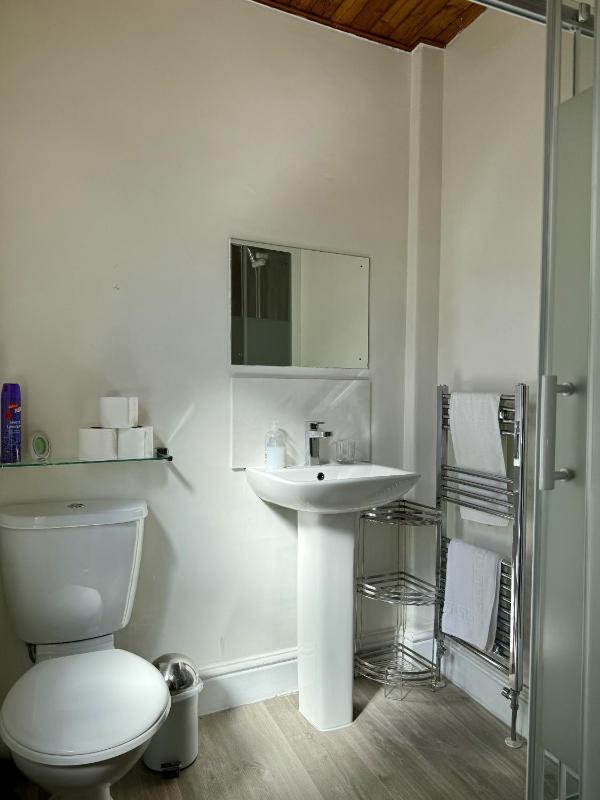 Double Room with Private Bathroom image 3