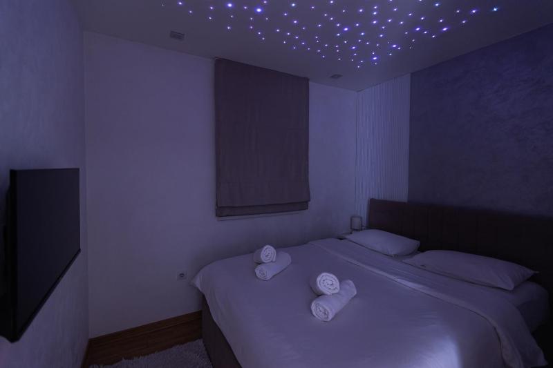 One-Bedroom Apartment image 2