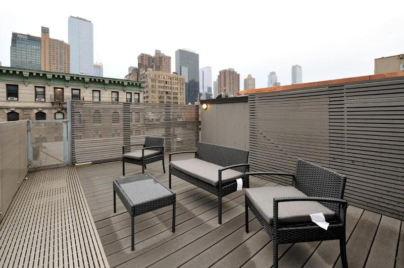 Spacious 2BR 2BA with Rooftop Walk to Times Square June To Aug 90 Days Stay Required - image 15