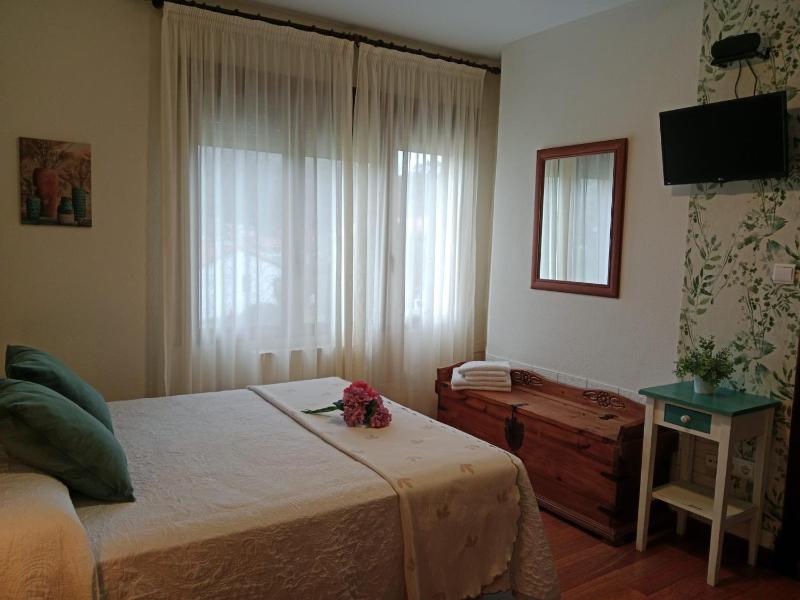 Standard Double Room image 3