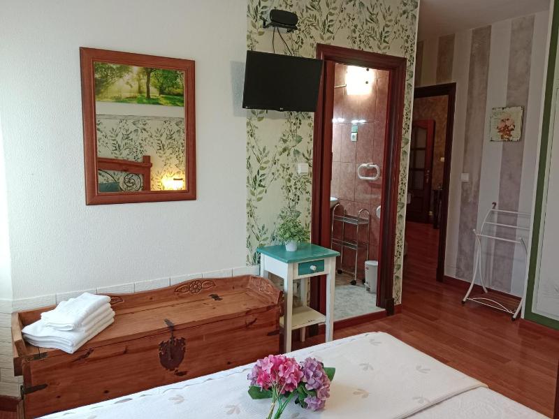 Standard Double Room image 4