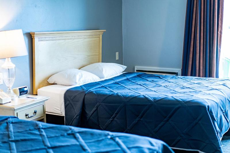 Double Room with Two Queen Beds - Non-Smoking  image 3
