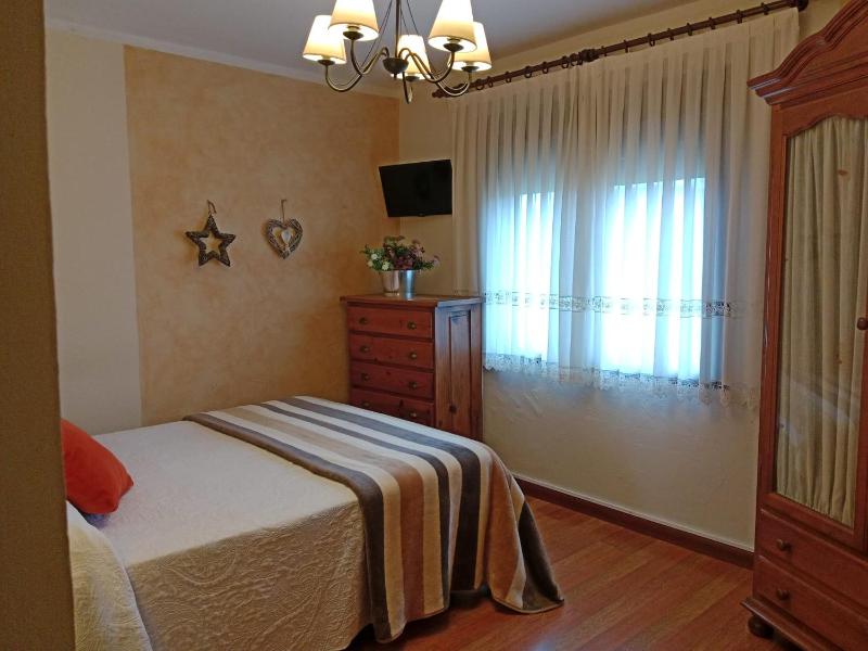 Standard Double Room image 4