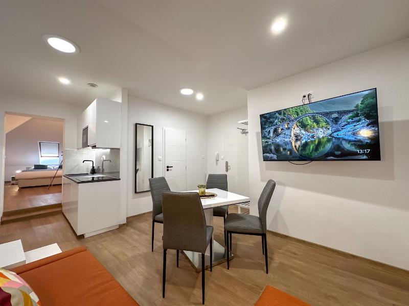 Deluxe Apartment image 1