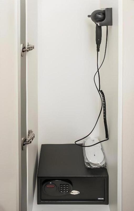 Family Studio with Two Separate Bedrooms image 4