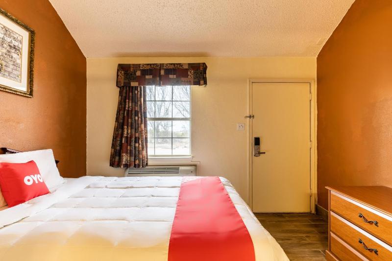 Queen Room image 3