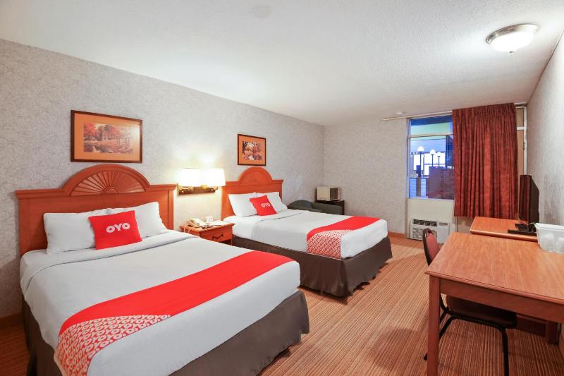 Queen Room with Two Queen Beds image 2