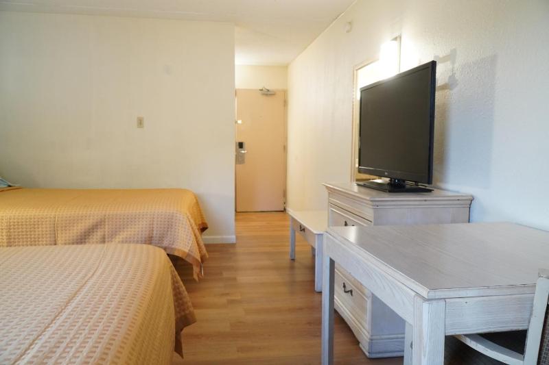 Double Room image 3