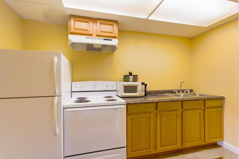 Premium 2 Full Bed with Kitchenette image 3