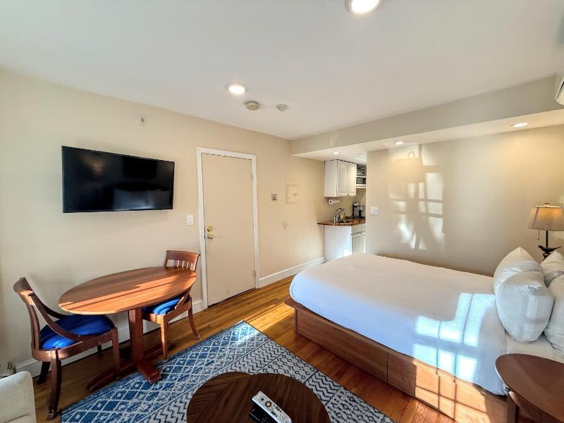 Copley House Extended Stay - image 9