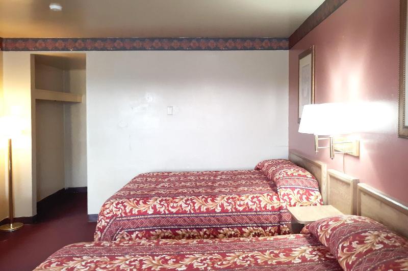 Double Room with Two Double Beds image 4