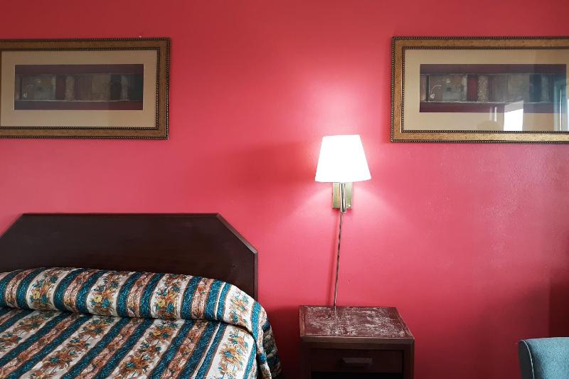 Single Room image 3