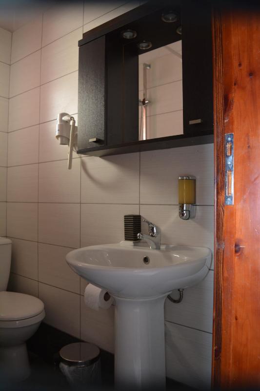 Double Room image 4