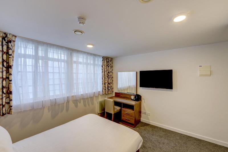 Standard Double Room image 3