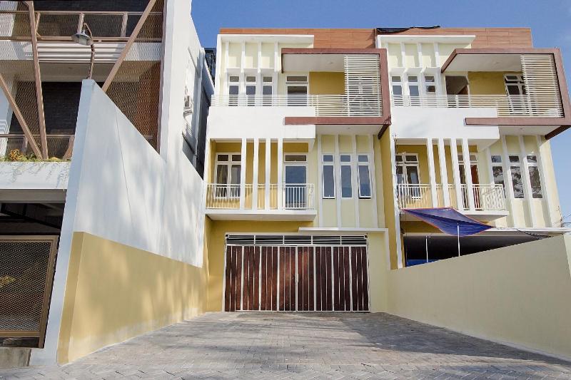 OYO Life 3531 Wisma Eka - image 1