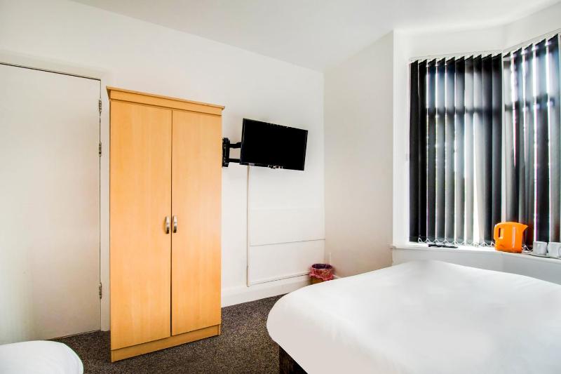 Double Room with Shared Bathroom image 3