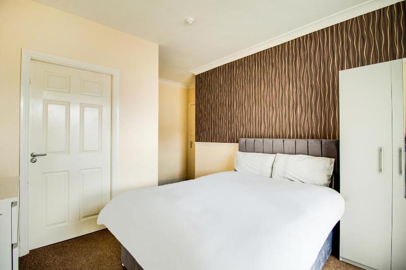 Standard Double Room image 4