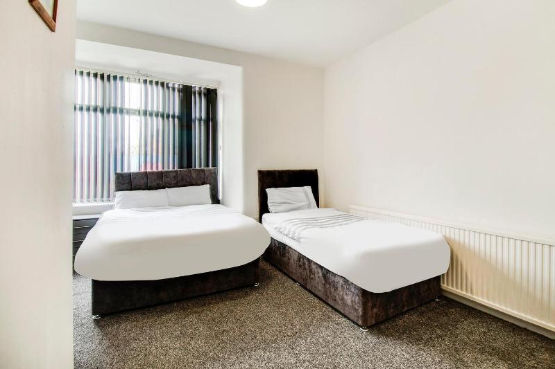 Standard Twin Room image 4