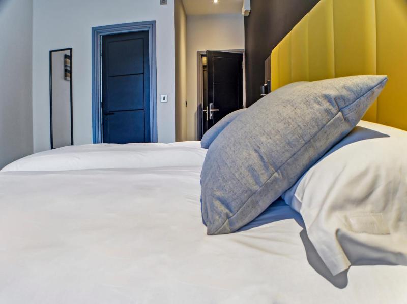 Deluxe Twin Room image 3