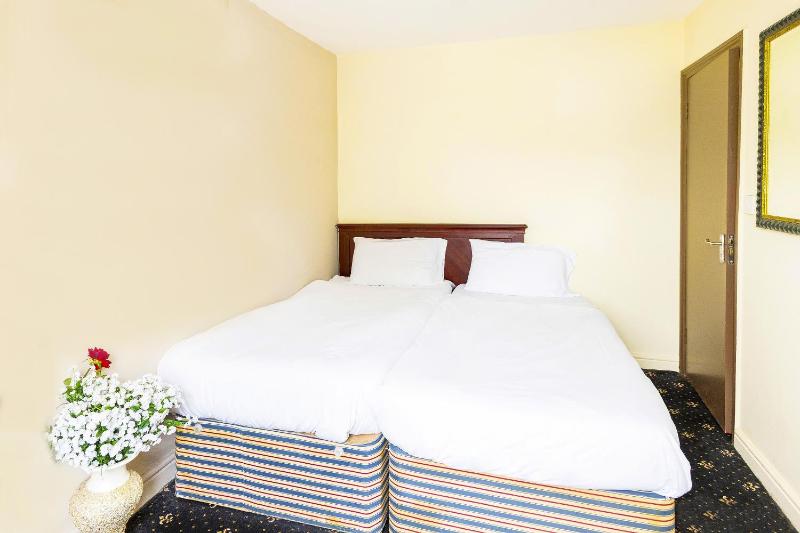 Standard Triple Room image 4