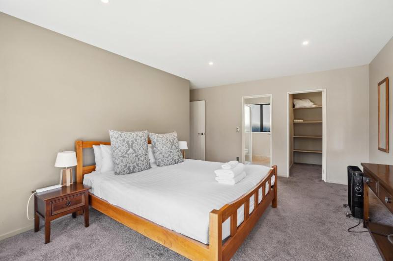 King of the Hill | Spacious & Family Friendly - image 4