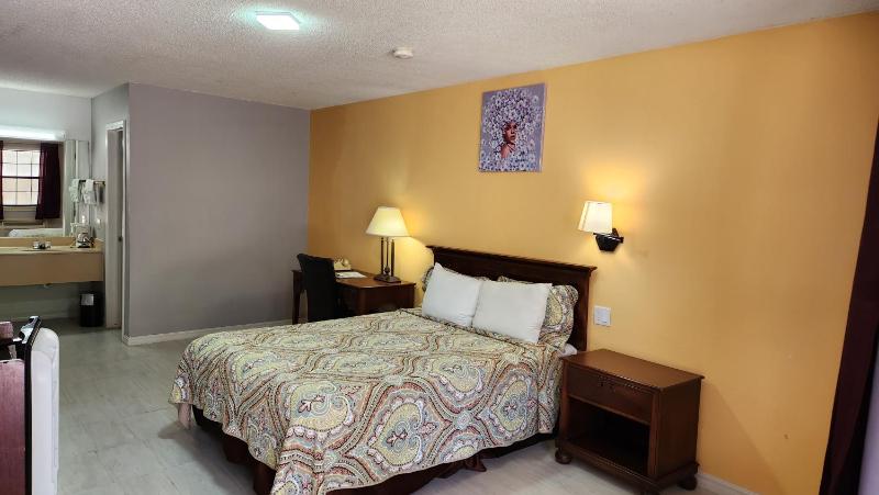 Single Room - Non-Smoking image 3
