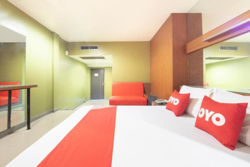 OYO 75382 Chonburi Hotel - image 10