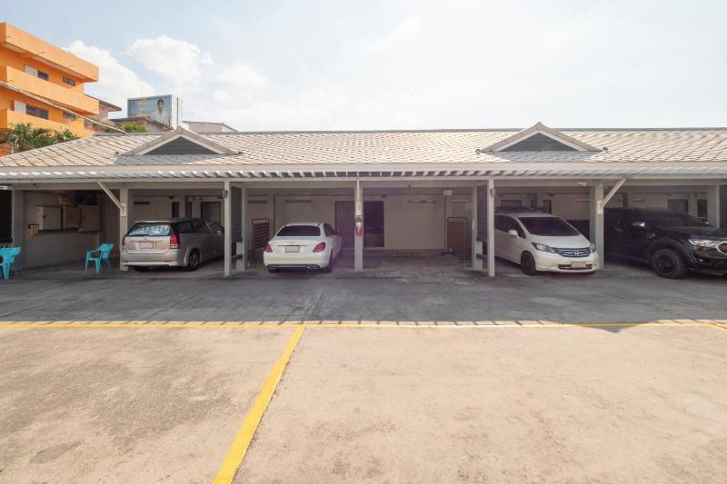 OYO 75382 Chonburi Hotel - image 7