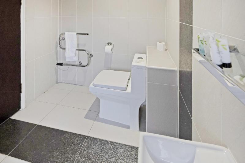 Standard Triple Room image 2