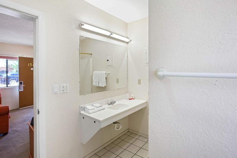 King Room image 3