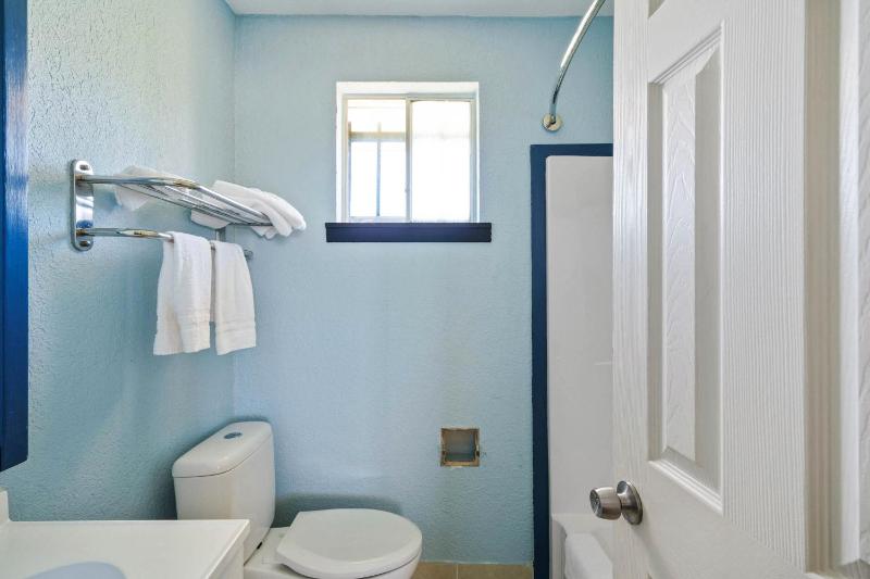 Queen Room image 3