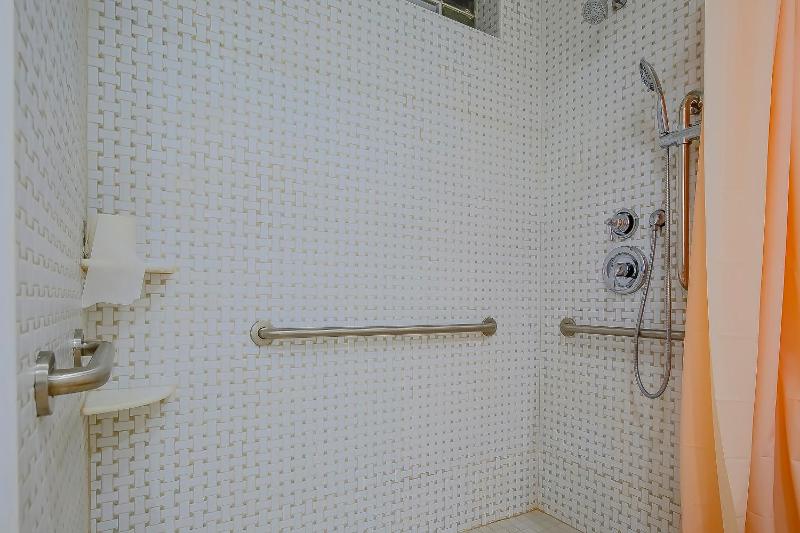 King Room - Disability Access image 2