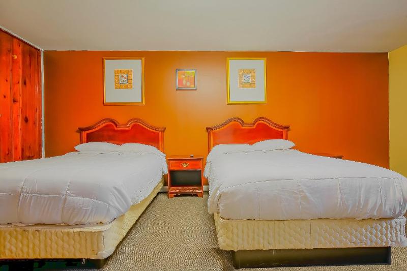 Double Room with Two Double Beds image 2