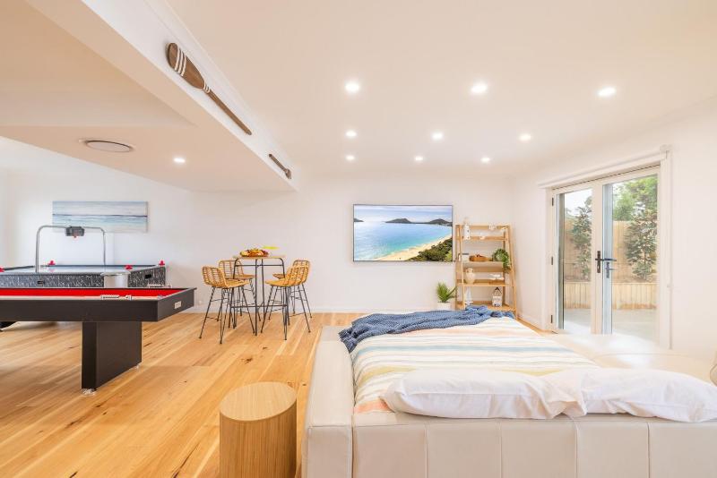 East Belmont 38 Tomaree Rd - spa linen Wi-Fi Air Con  Games Room - image 13