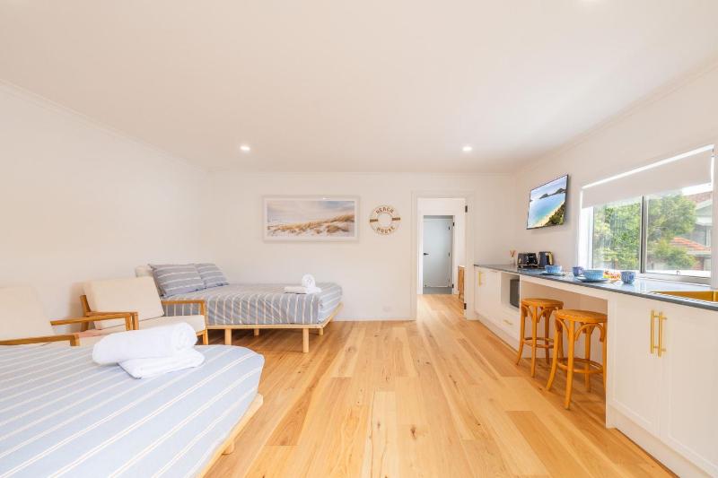 East Belmont 38 Tomaree Rd - spa linen Wi-Fi Air Con  Games Room - image 27
