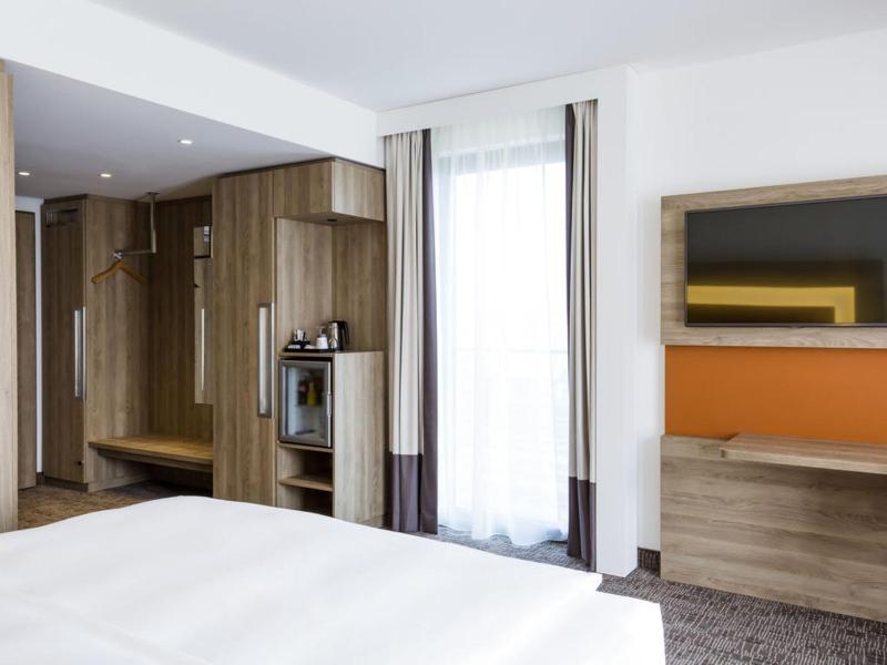 Standard Queen Room image 4
