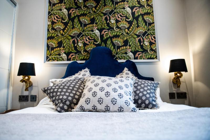 One-Bedroom Apartment image 1