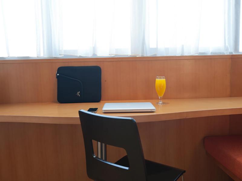 Standard Twin Room image 4