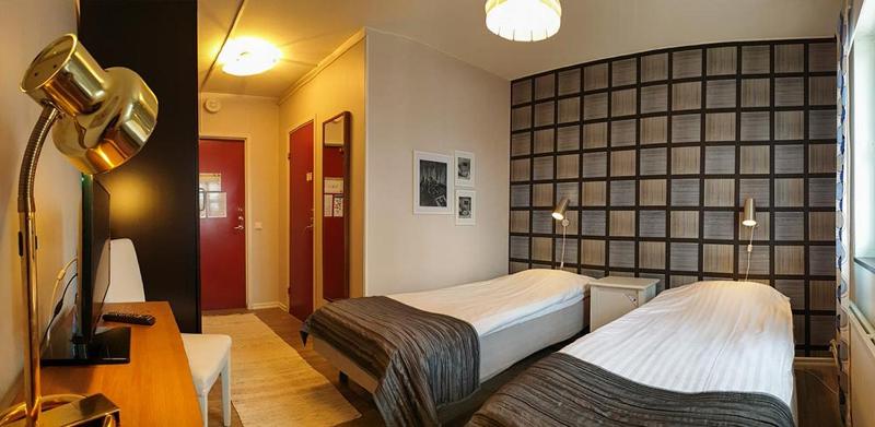 Twin Room with Extra Bed image 3