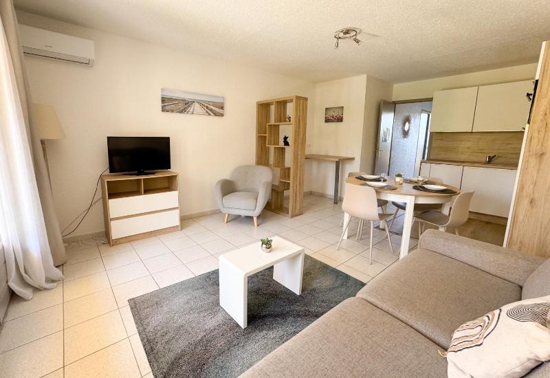 One-Bedroom Apartment image 1