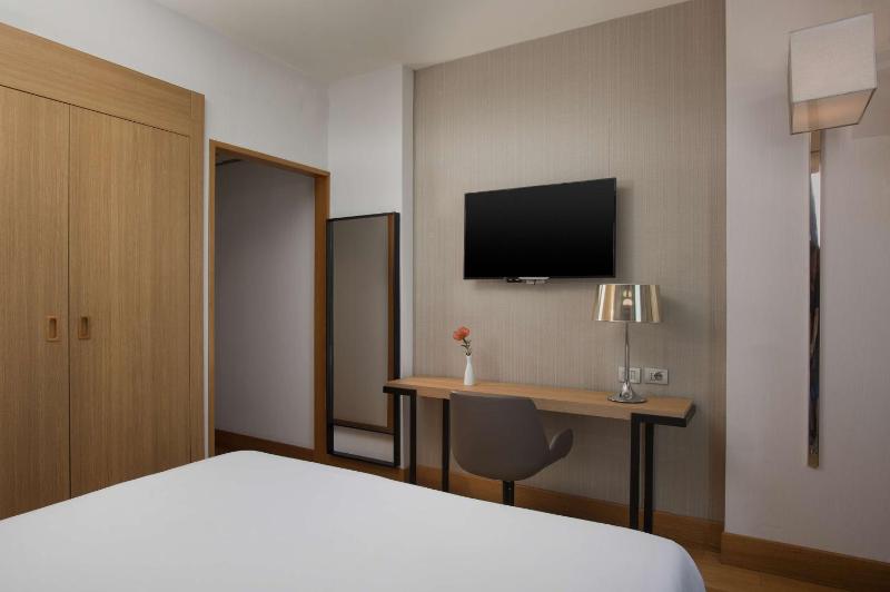 Standard Double or Twin Room image 4
