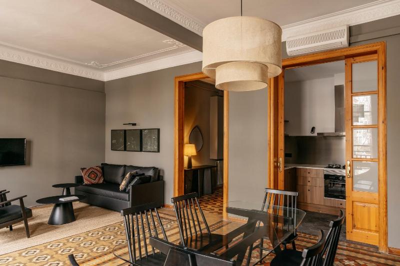 Superior One-Bedroom Apartment image 3