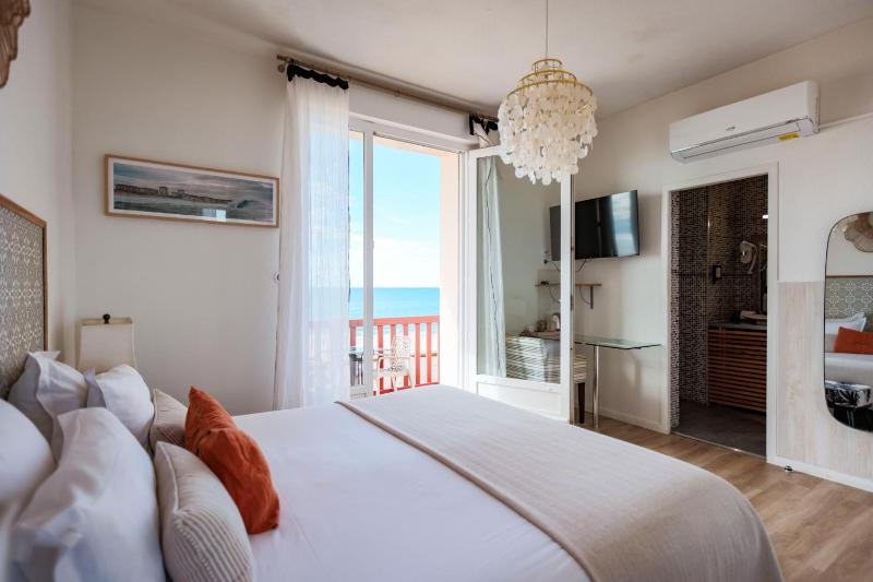 Superior Double Room image 4