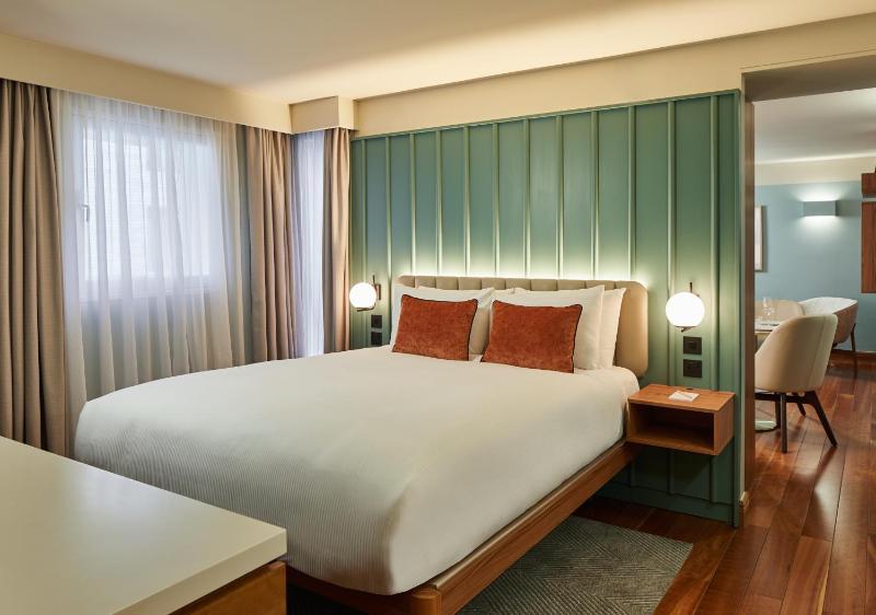 One Bedroom Open Plan image 2