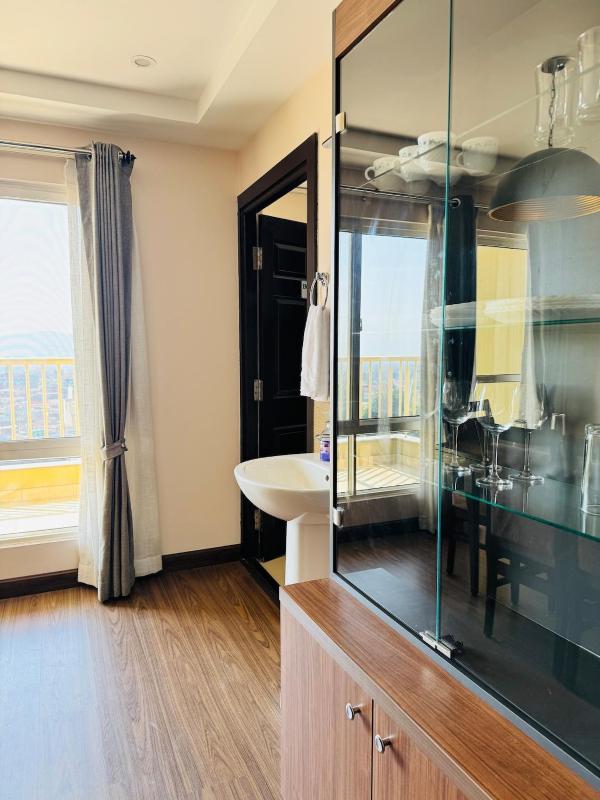 3-Bed High-rise Serene Views - image 3