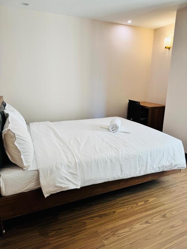 3-Bed High-rise Serene Views - image 14