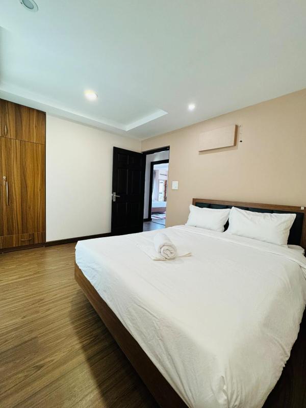3-Bed High-rise Serene Views - image 4